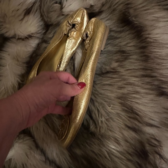Tory Burch gold leather flats RARE TB logo with bling. Great condition! - Picture 6 of 8